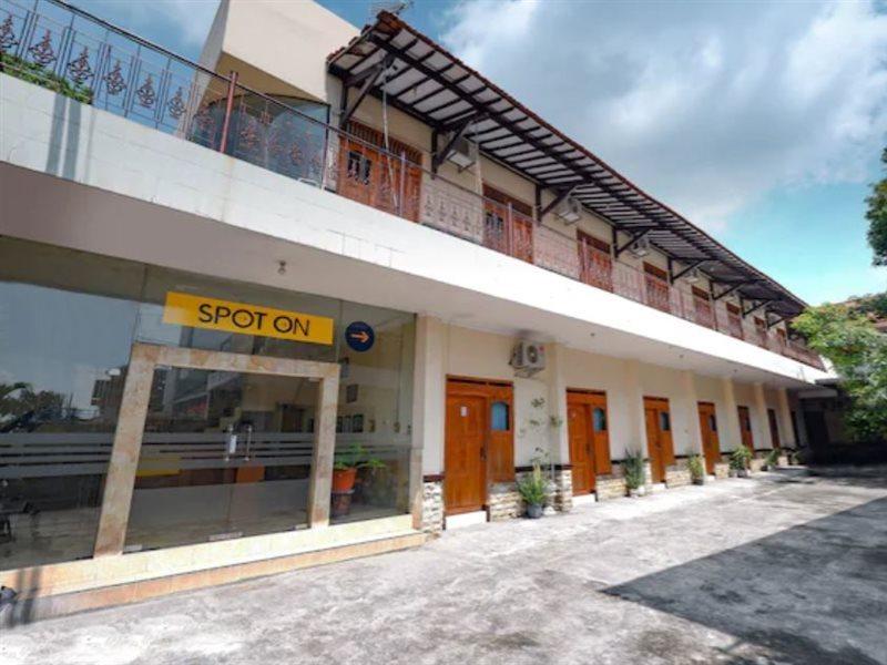 Spot On 2011 Hotel Mekar Sari Surakarta  Экстерьер фото