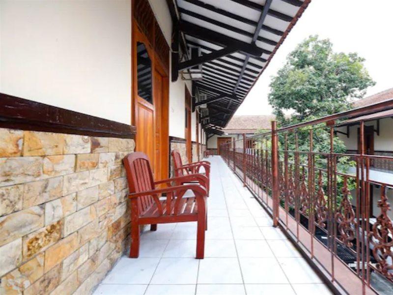 Spot On 2011 Hotel Mekar Sari Surakarta  Экстерьер фото