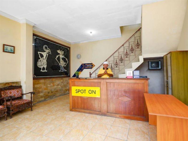 Spot On 2011 Hotel Mekar Sari Surakarta  Экстерьер фото
