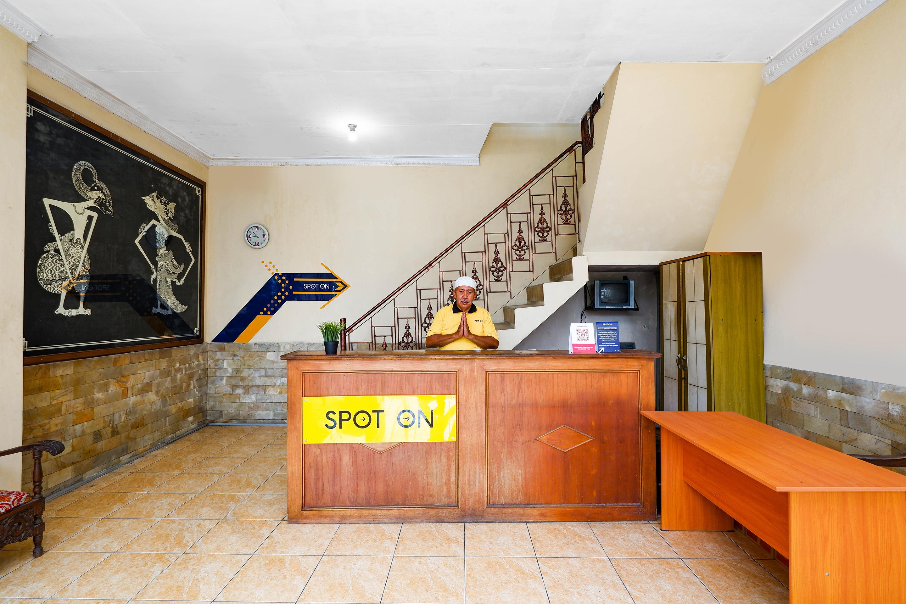 Spot On 2011 Hotel Mekar Sari Surakarta  Экстерьер фото