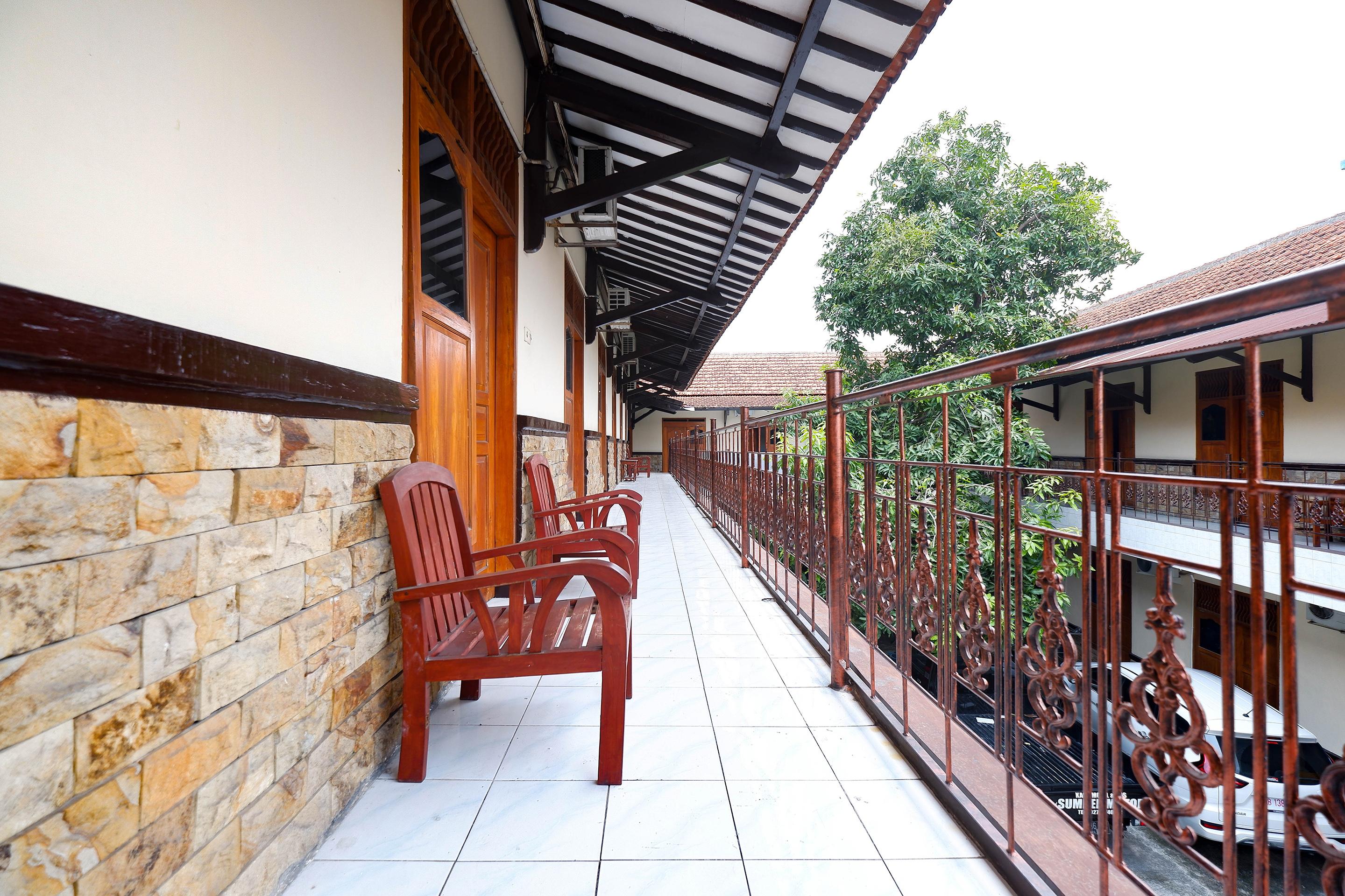 Spot On 2011 Hotel Mekar Sari Surakarta  Экстерьер фото