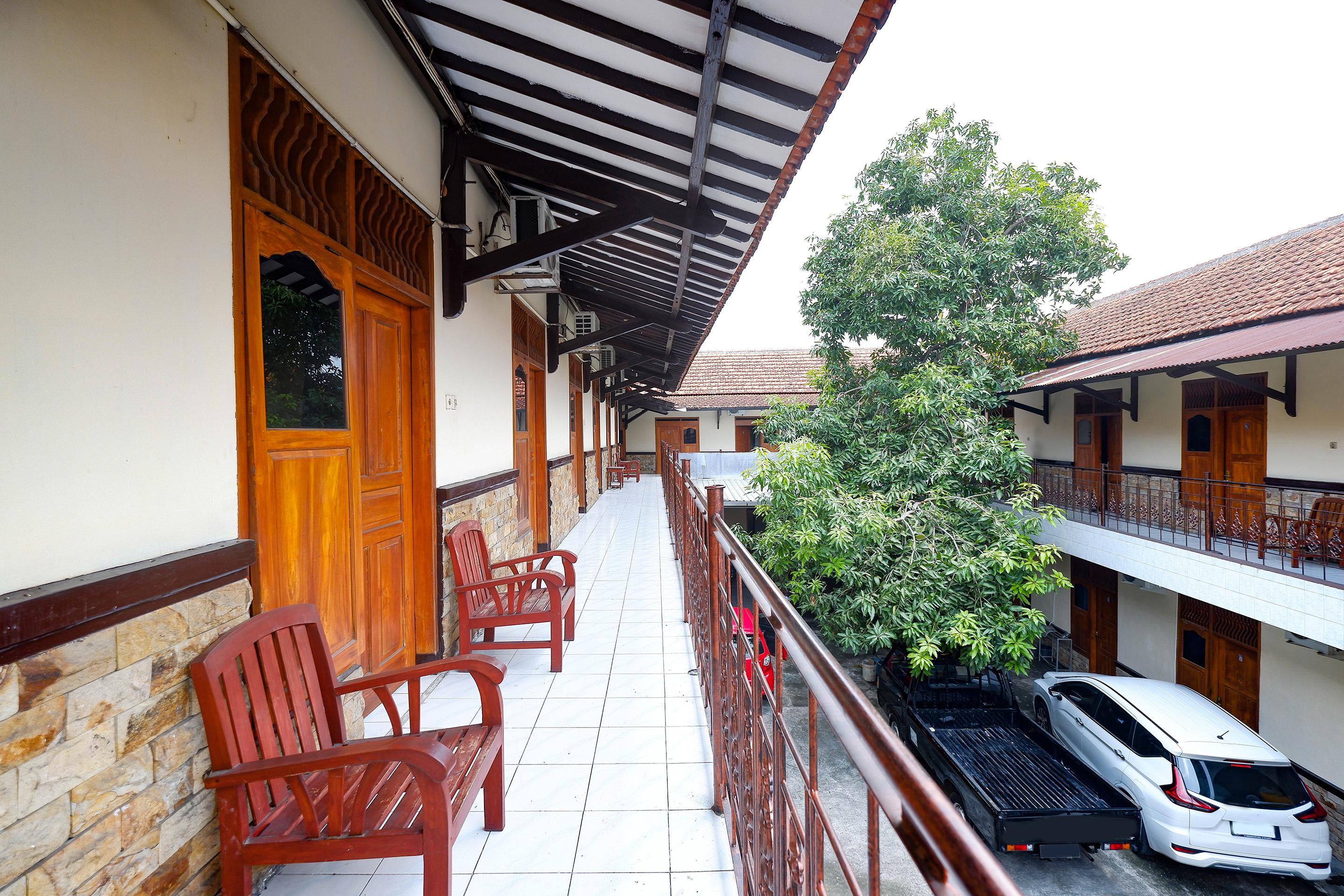 Spot On 2011 Hotel Mekar Sari Surakarta  Экстерьер фото