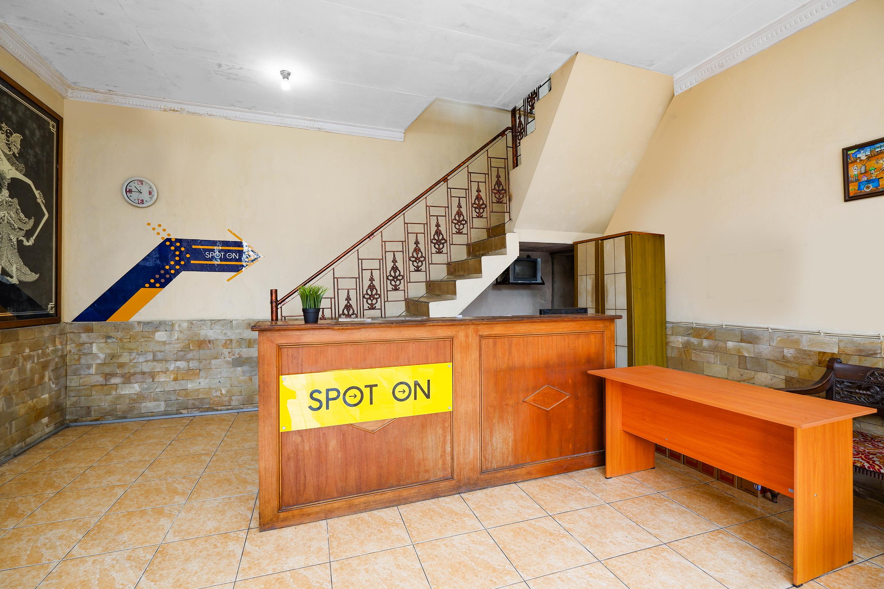 Spot On 2011 Hotel Mekar Sari Surakarta  Экстерьер фото